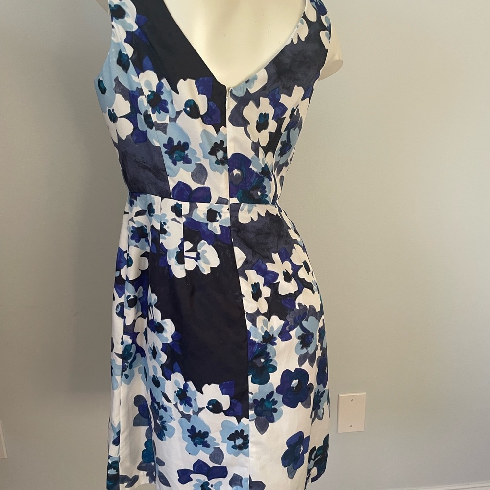 Donna Morgan sleeveless blue/white floral print dress